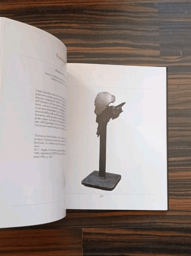 Mariastella Margozzi (curatrice) - '50-'60. La scultura in Italia. Opere dalle collezioni della Galleria Nazionale d'Arte Moderna (De Luca, 2007)