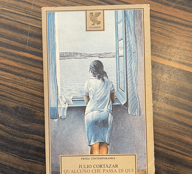 Julio Cortázar - Qualcuno che passa di qui (Guanda, 1984)